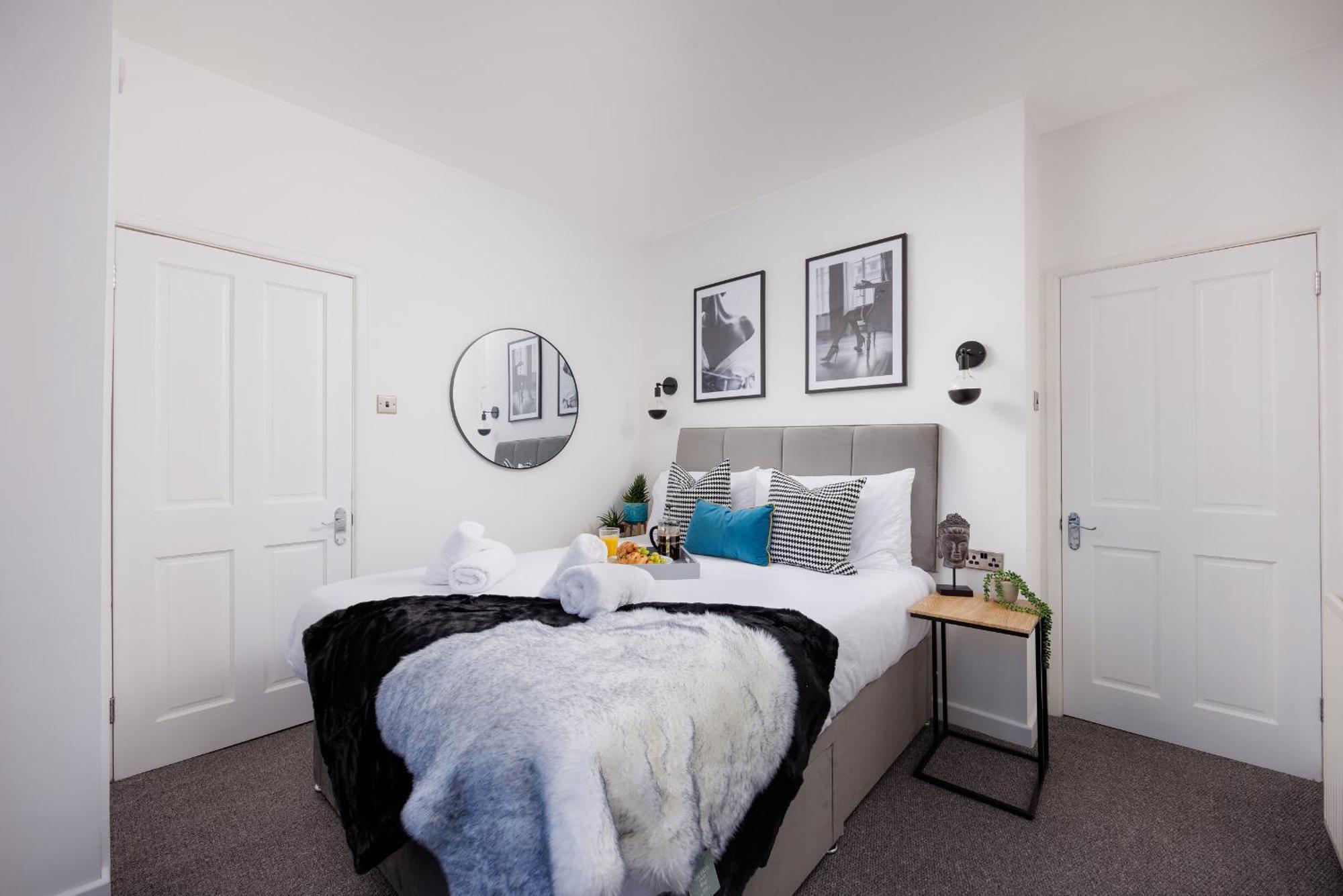 Boujis Central Plymouth Apartment - Sleeps 4 - Habita Property Extérieur photo