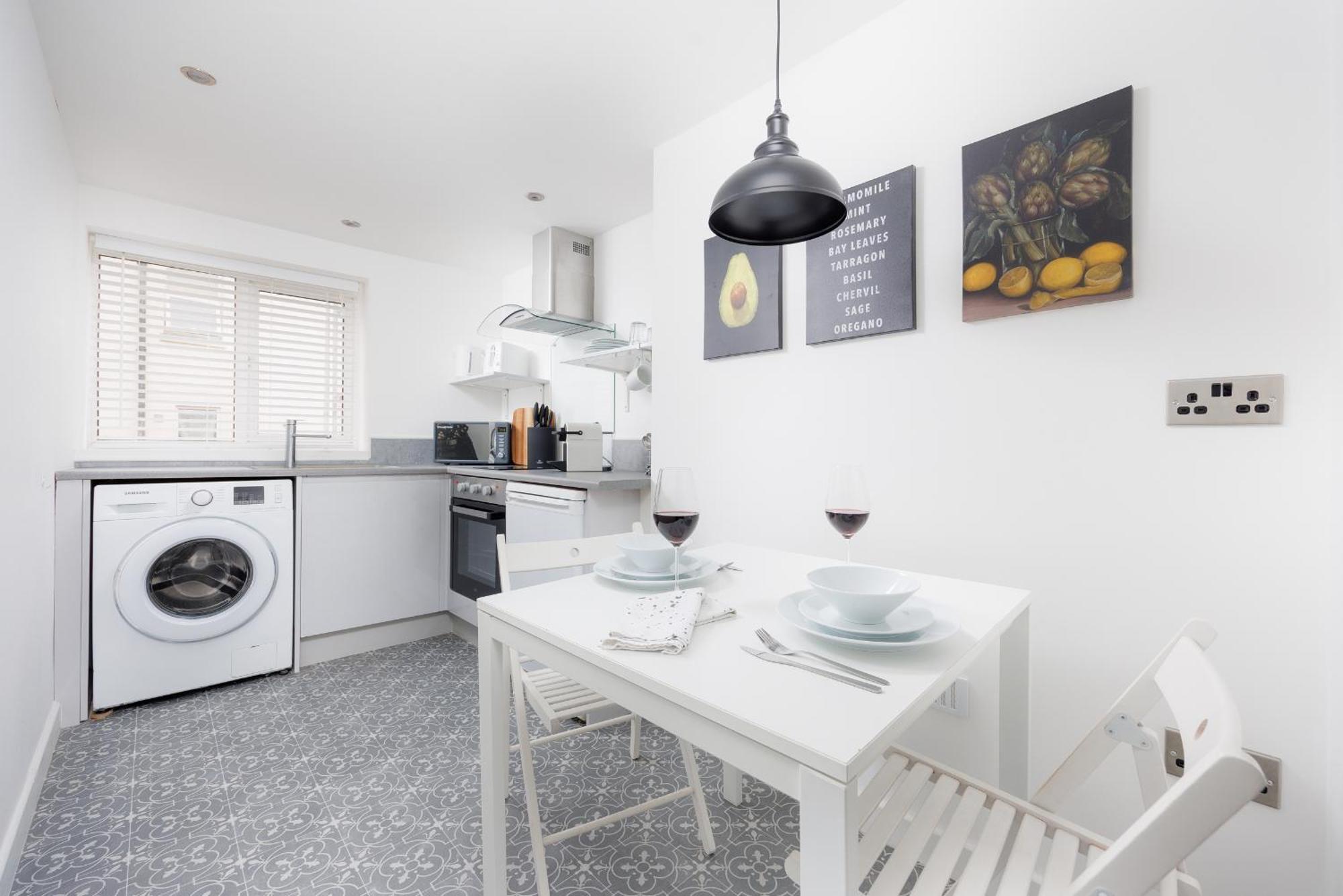 Boujis Central Plymouth Apartment - Sleeps 4 - Habita Property Extérieur photo